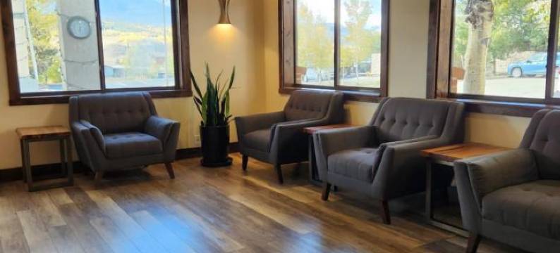 豪华套房酒店(Luxury Inn & Suites)图片