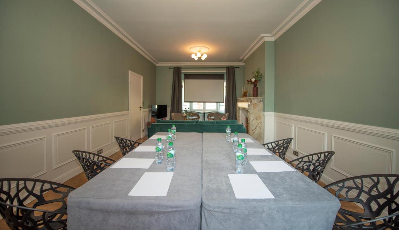 Ambassadeurs Logis Hotel Over view