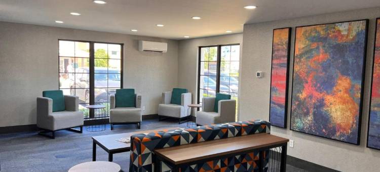 列克星敦拉昆塔温德姆酒店(La Quinta Inn Lexington/Horse Park)图片