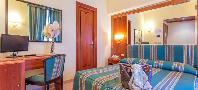 莱克斯雷利酒店(Raeli Hotel Lux)图片