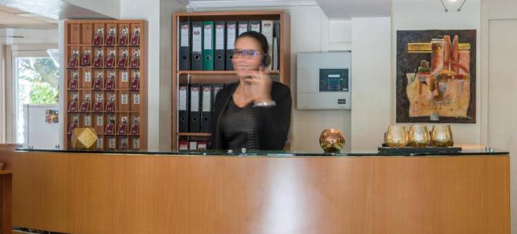 图尔南安巴夏亚因特尔酒店(The Originals City, Hôtel Ambacia, Tours Sud)图片