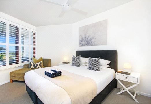 Lennox Holiday Apartments Hotel Overview