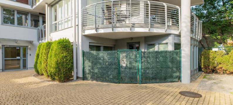 大教堂与房屋 - 日出公寓(Sunrise Apartments Close to the Beach & by Noclegi Renters)图片