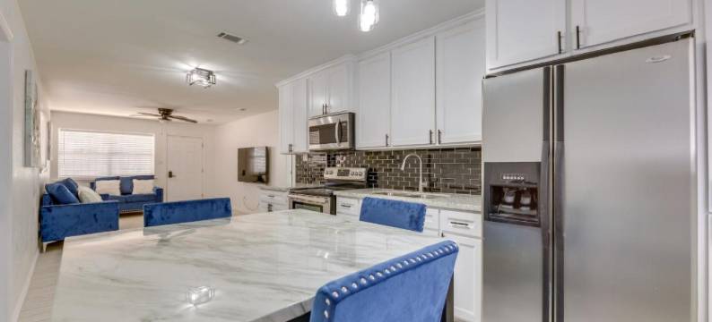 爱丁堡的现代化家庭，只需走半英里就能到达Utrgv！(Modern Home in Edinburg Half-Mi Walk to Utrgv!)图片