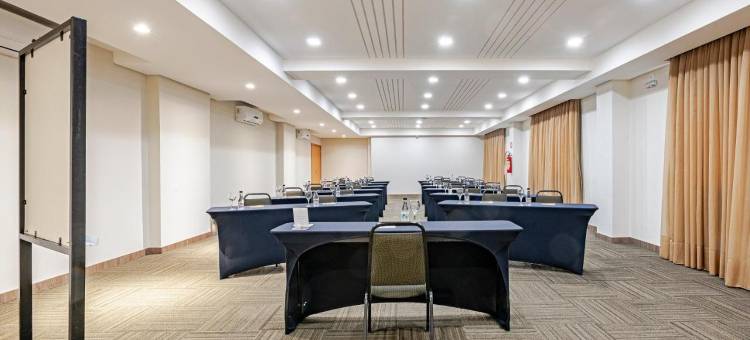 古里提巴托雷斯大道斯里姆酒店(Slim Curitiba Av Das Torres)图片