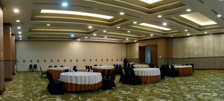 五尊贵酒店(Five Premiere Hotel)图片