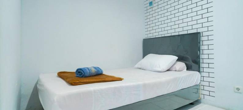 红色伙伴北卡永花园伊斯兰别墅酒店(Pekayon Garden House Syariah RedPartner Near RS Emc Pekayon)图片