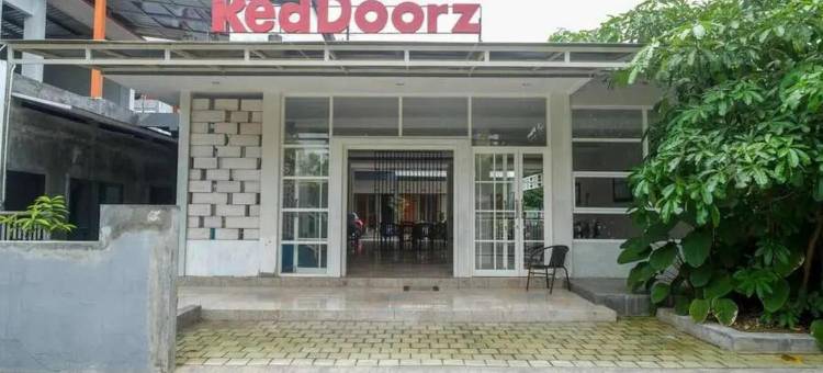 红多兹酒店-近布洛拉克里多索诺体育场(Reddoorz Near Stadion Kridosono Blora)图片