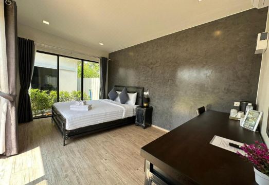 Na Khonglong Hotel Overview