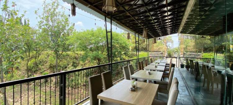 梭罗机场前一酒店(Front One Hotel Airport Solo)图片