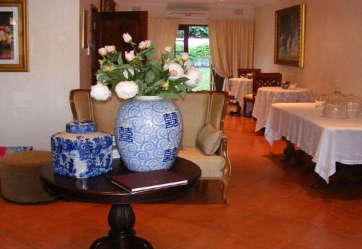 Jr Guesthouse Hotel Overview