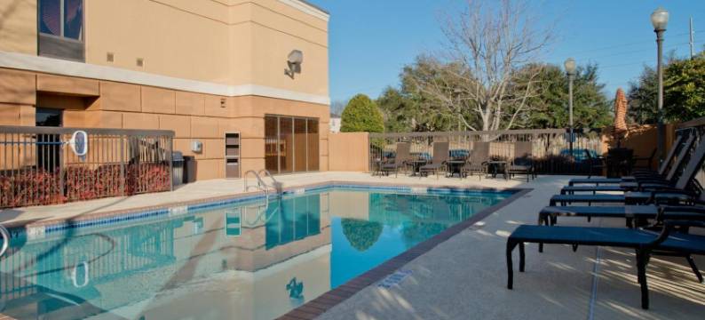 舒适套房酒店(Russell Inn & Suites)图片