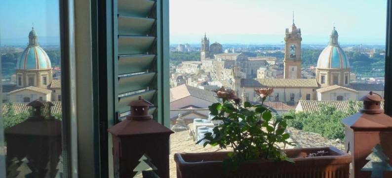 波久瓦尼民宿(Casa Tipica Siciliana BedandBreakfast Tremetrisoprailcielo Camere Con Vista, Terrazzo Panoramico)图片