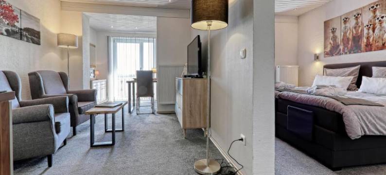 Suit Frühstück Zum Latschen - Adults Only图片