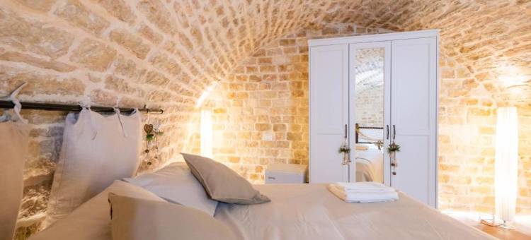 Sea front historic house in the heart of old town, inside torrione aragonese图片