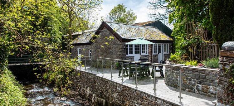 斯旺西谷假日酒店(Swansea Valley Holiday Cottages)图片