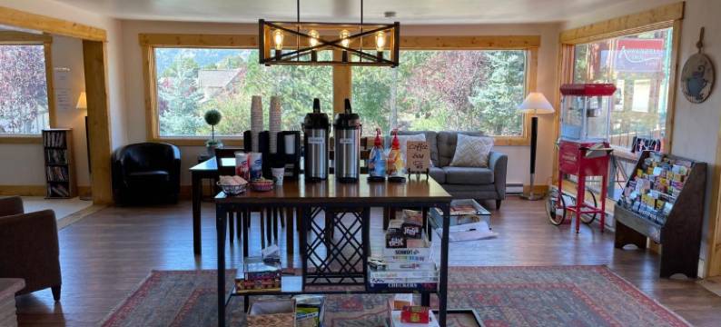 爱斯特山间小屋(Estes Mountain Inn)图片