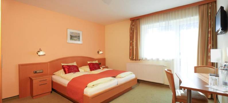 盖斯特豪斯 - 兰德特奥斯特恩酒店(Gasthaus-Landhotel Traunstein)图片