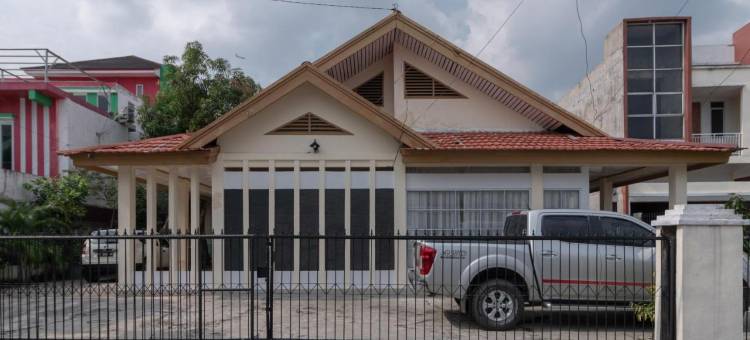 红多兹酒店-近北干巴鲁RS阿瓦尔布罗斯苏迪尔曼(RedDoorz Near RS Awal Bros Sudirman Pekanbaru)图片