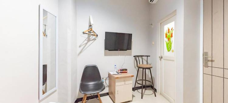 博塔尼广场购物中心红门旅馆(RedDoorz Near Botani Square Mall)图片