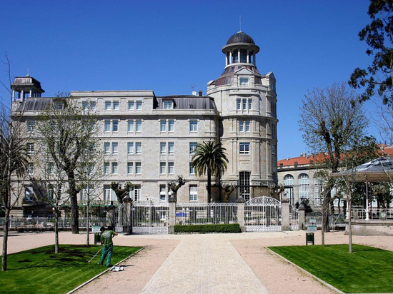 孟达利兹浴场酒店