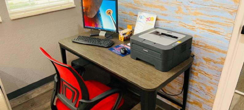 布卢明顿华美达酒店(Ramada Limited Bloomington)图片