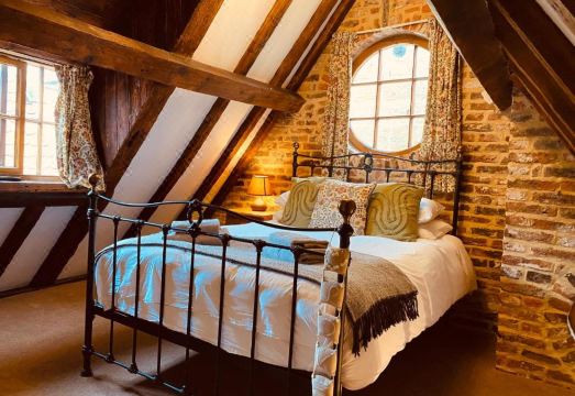 Sanders Yard Hotel Overview