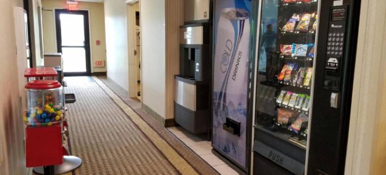 亨廷顿温德姆速8酒店(Super 8 by Wyndham Huntington)图片