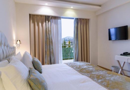 Calma Hotel & SpaHotel Overview