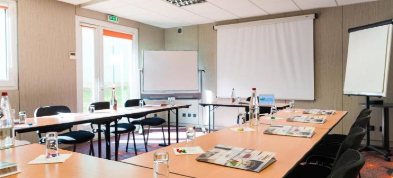 扎克德拉罗瑞圣埃尔布兰布里特酒店(Brit Hotel le Kerann Nantes St Herblain - Zac de La Lorie)图片