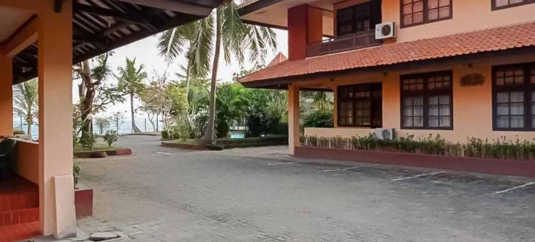 红多兹Plus酒店-近安耶尔图古梅库苏尔(RedDoorz Plus Near Tugu Mercusuar Anyer)图片