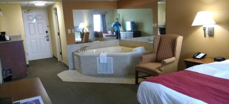 克林顿呗盟套房酒店(Baymont by Wyndham Clinton)图片