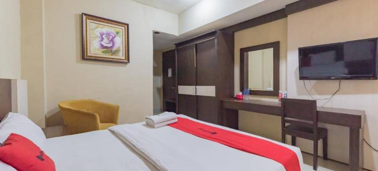红多兹酒店-近帕萨尔帕吉(RedDoorz at la Mega Near Pasar Pagi Cirebon)图片