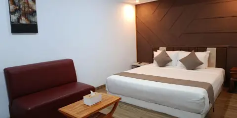 斯里阿斯塔古納