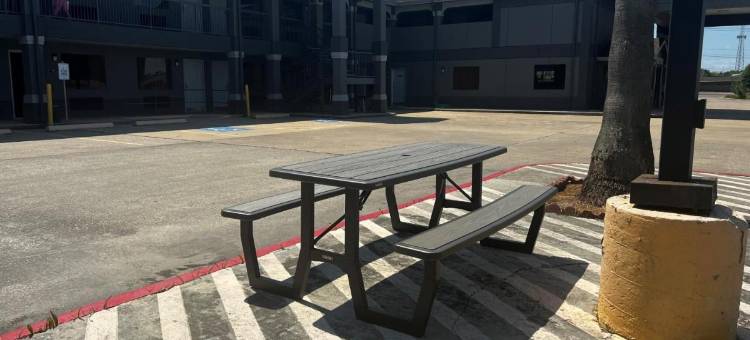 贝敦/I-10 温德姆速 8 酒店(Super 8 by Wyndham Baytown / I-10)图片