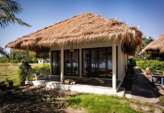 Mumsa Beach Resort & Restaurant Hotel Overview