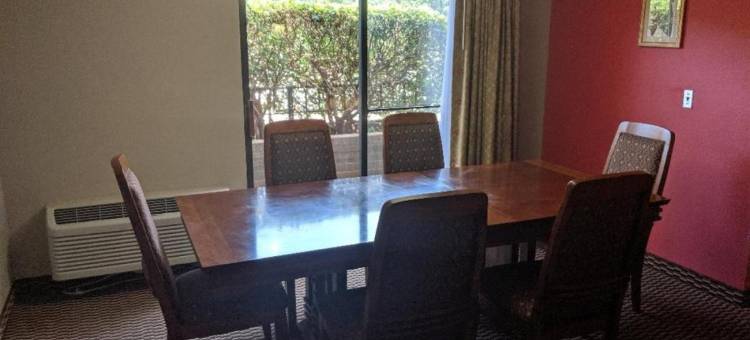 罗利温德姆华美达酒店(Ramada by Wyndham Raleigh)图片