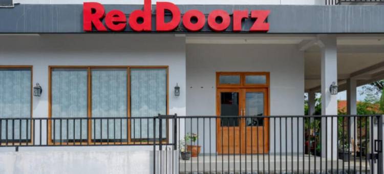 RedDoorz清真酒店靠近三宝洞2号(RedDoorz Syariah Near Kawasan Sam Poo Kong 2)图片