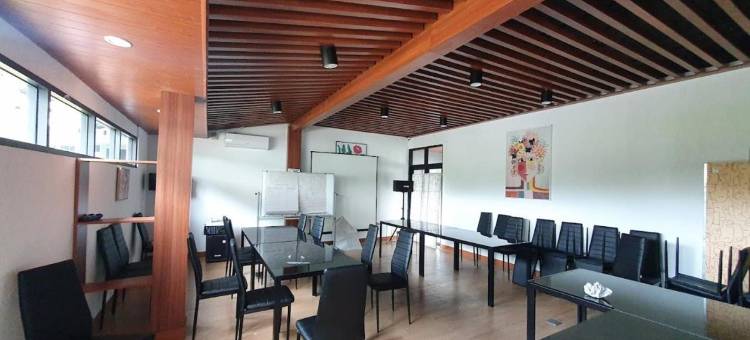 位于尖米士的12卧室公寓-4平方米|带12个独立浴室(Backyard Guest House)图片