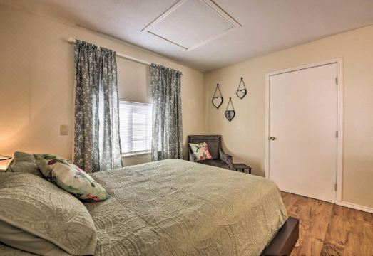 Cozy Canyon Lake Cottage 1 Mi to Guadalupe River!Hotel Overview