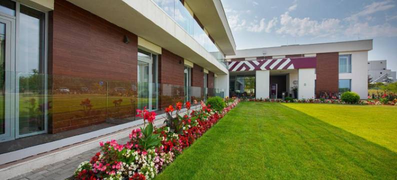 波尔加尔畅货中心酒店(Outlet Hotel Polgár)图片