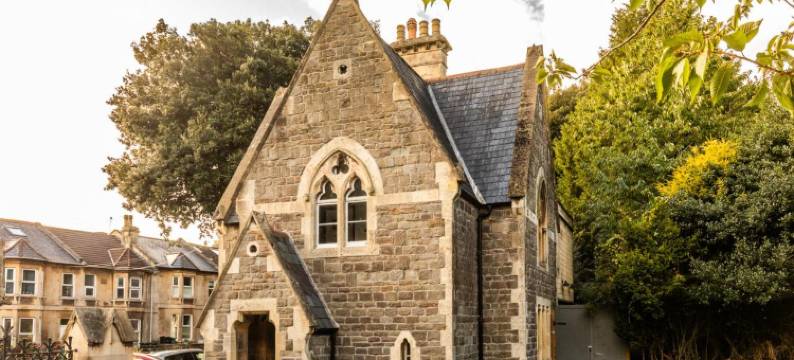 洛克斯布鲁克小屋(Locksbrook Lodge - Hot Tub - Spacious Outdoor Space)图片