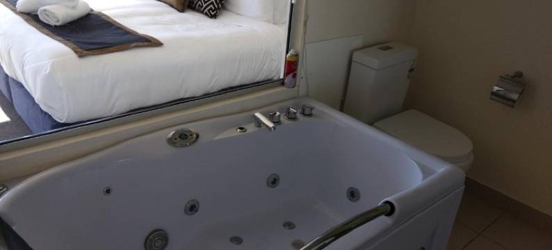 钻石岛度假村(Diamond Island Resort, Restaurant & Bar and Penguin Show)图片