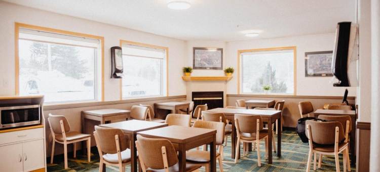 雷夫尔斯托克速8酒店(Super 8 by Wyndham Revelstoke BC)图片