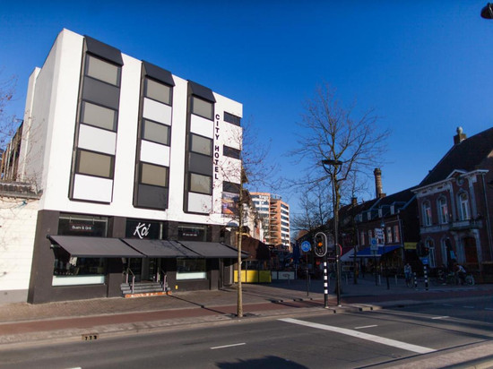 蒂尔堡城市酒店