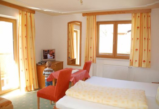 Pension Ederhof Hotel Overview