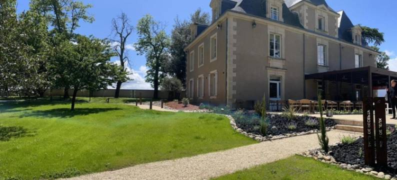 赛德雷斯庄园酒店(Hôtel & Restaurant - le Manoir des Cèdres - Piscine extérieure et Climatisation)图片