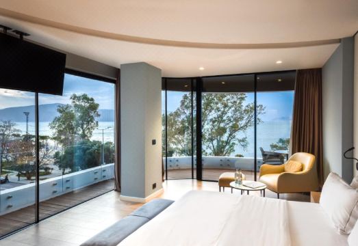 Yacht HotelHotel Overview