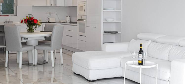 A52 - Apartment with Sea and Country Views图片
