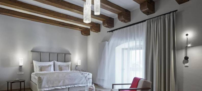 劳丁斯克酒店(Lotrinsky Hotel)图片